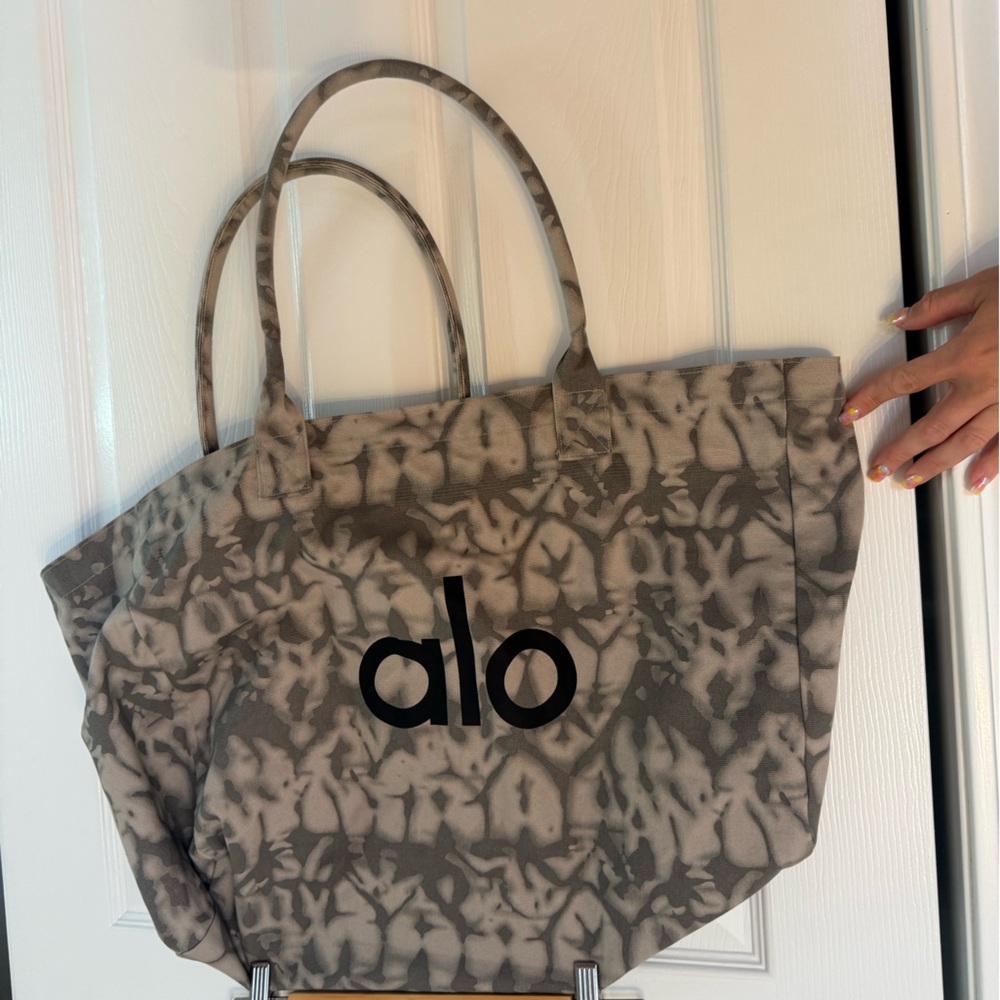 Alo yoga tie dye Gray Patterned Tote Bag - Picture 2 of 2
